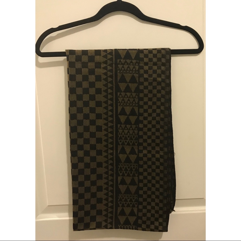 Patterned scarf